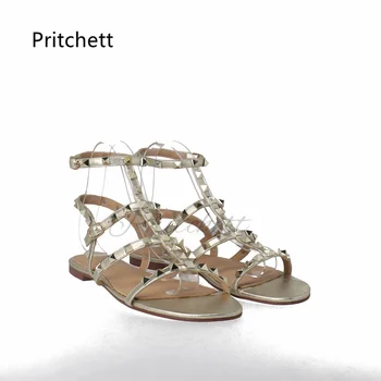 Сандалии с Т-образным ремешком и заклепками, женские летние туфли на плоской подошве в римском стиле, элегантная женская обувь, Повседневная Удобная уличная повседневная пляжная обувь, универсальные